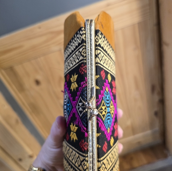 Vintage Embroidered Clutch - Picture 4 of 6